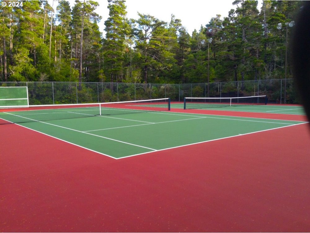 853 Munsel Creek Loop Florence, OR 97439 - Photo 44 of 44 a view of a tennis court
