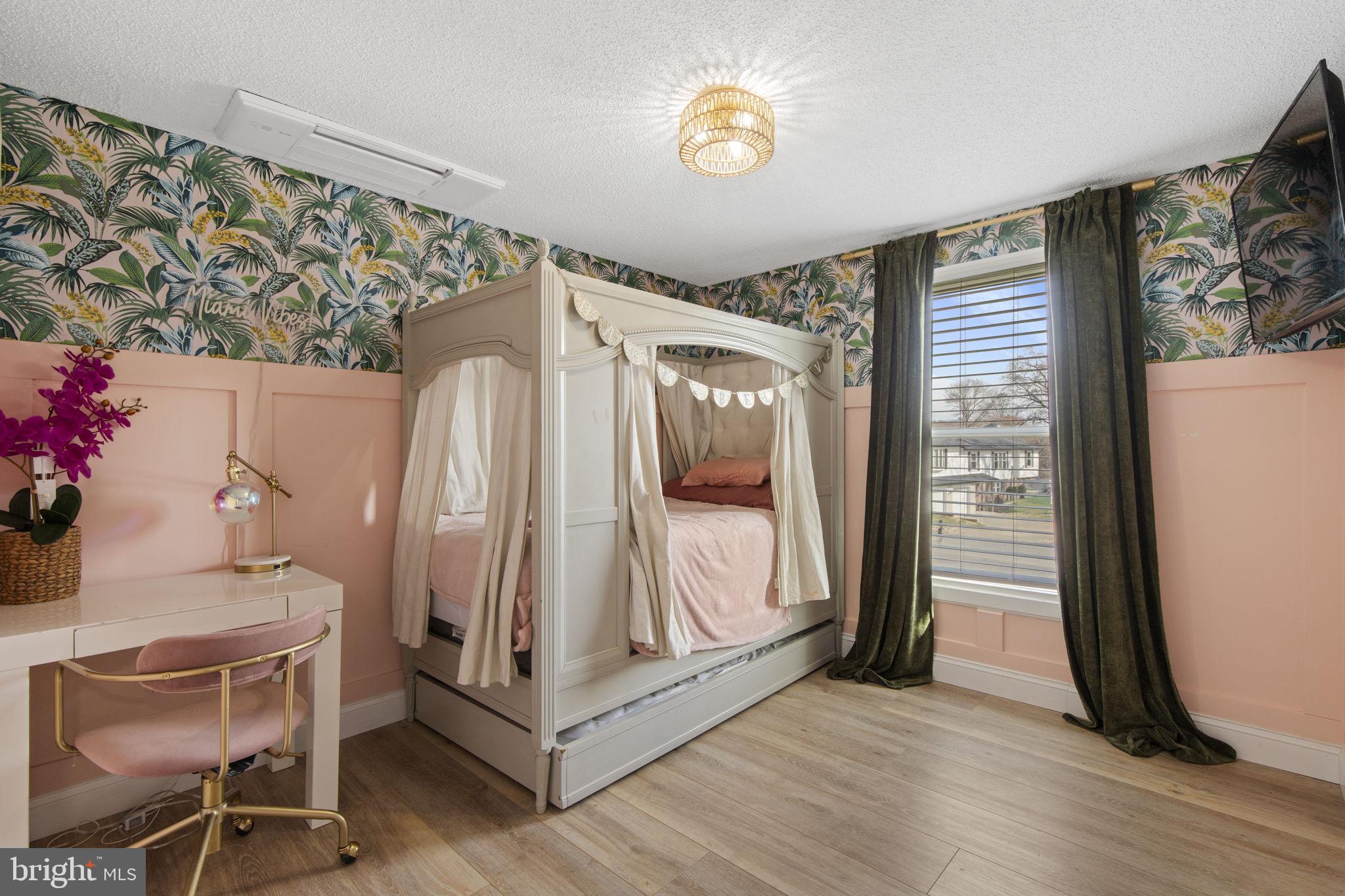 1 Highview Road Conowingo, MD 21918 - Photo 20 of 54 a view of a livingroom with wooden floor and a window