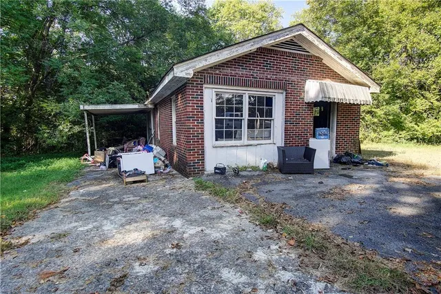 a house view with a backyard space