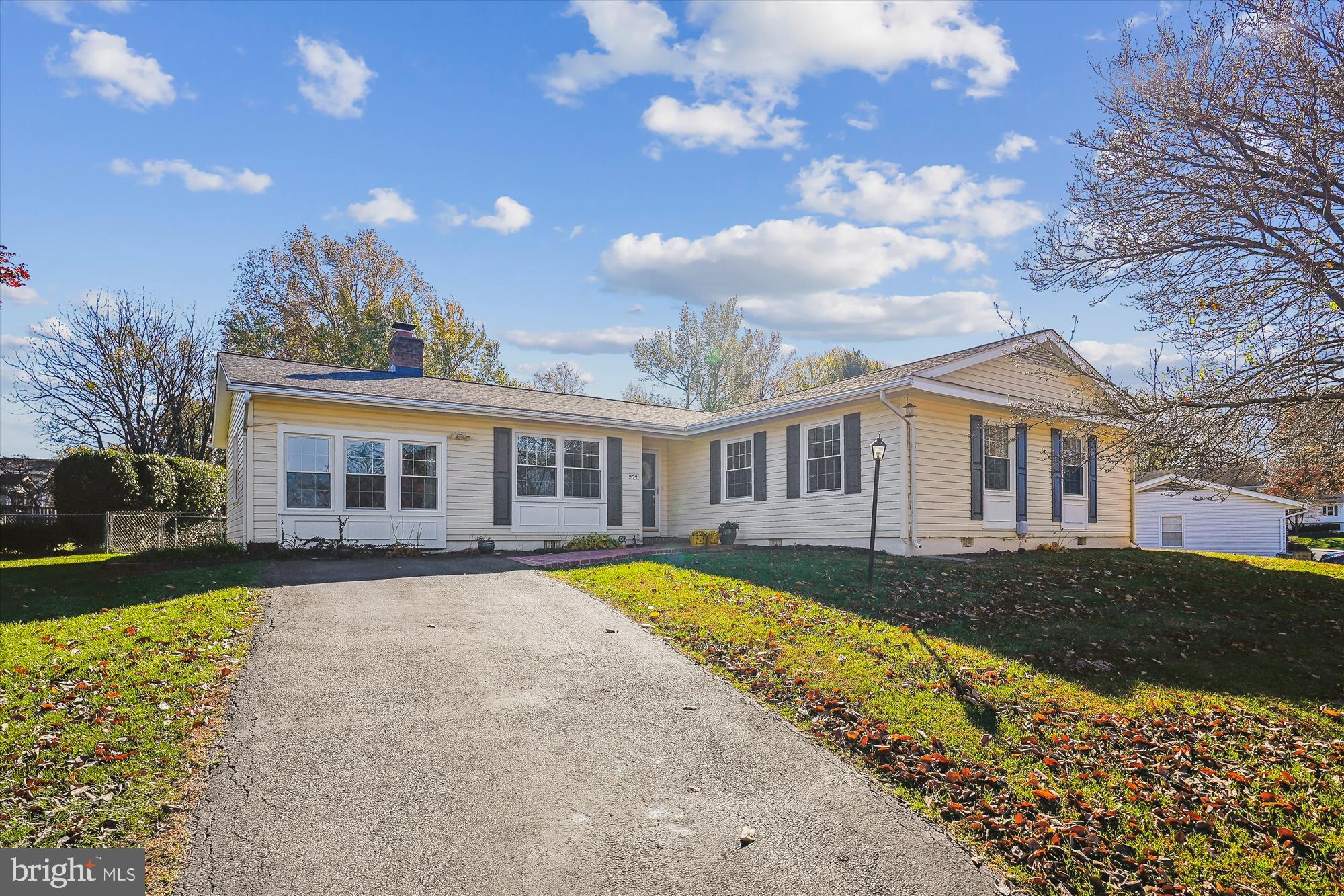 203 Orchard Circle Hamilton, VA 20158 - Photo 2 of 41