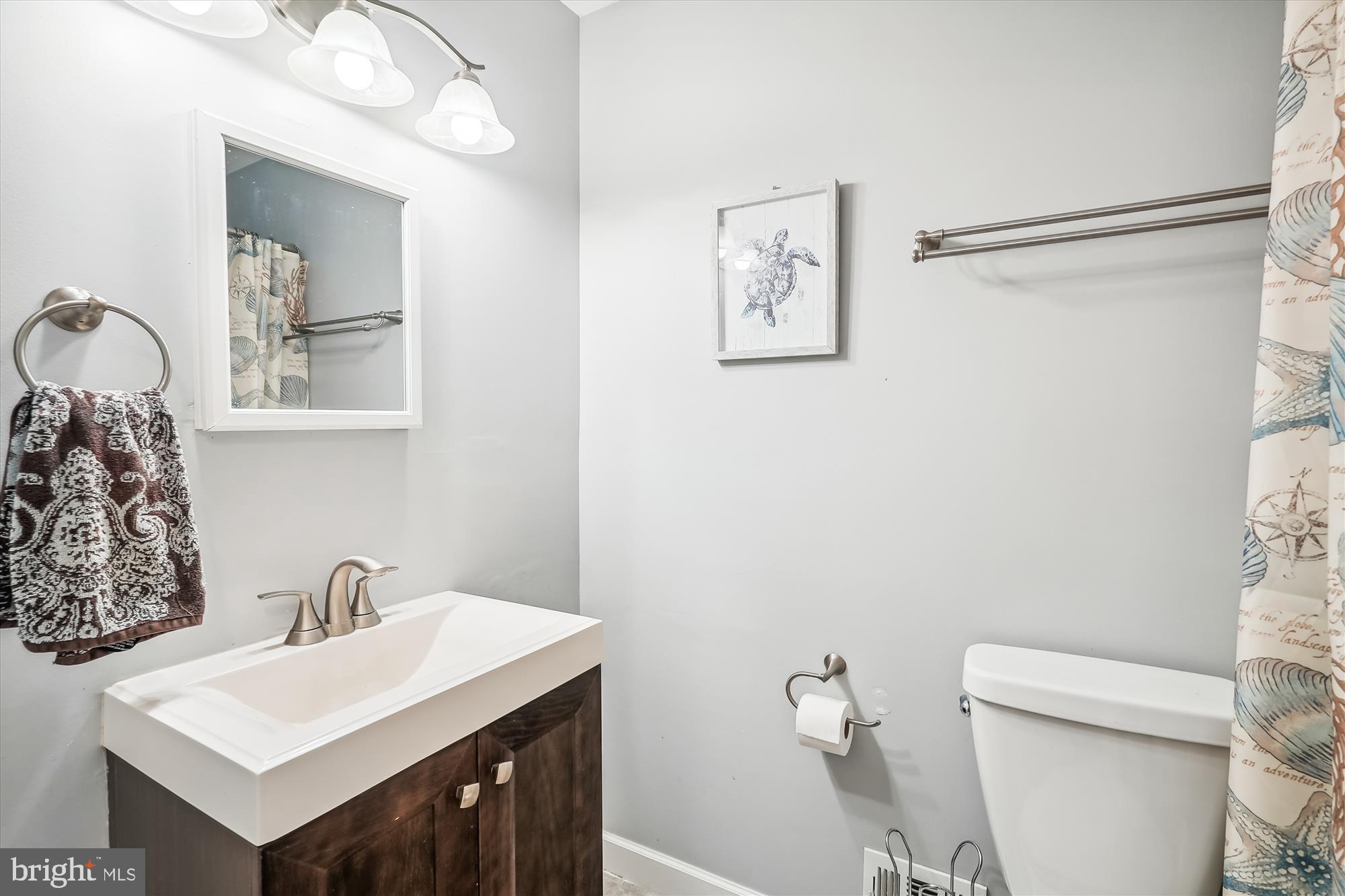 203 Orchard Circle Hamilton, VA 20158 - Photo 27 of 41 Hall bathroom