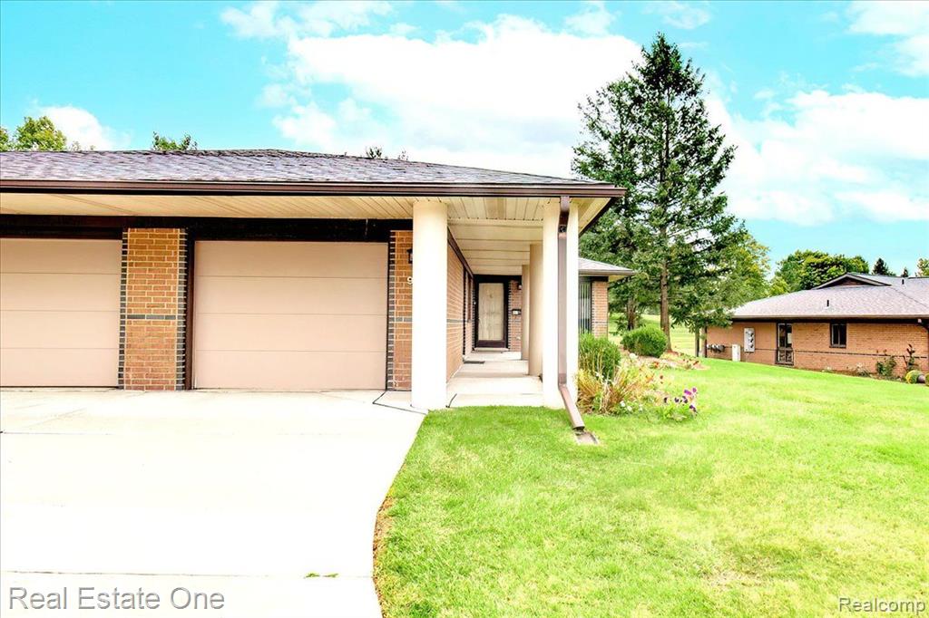 951 Wexford Way Rochester Hills, MI 48307 - Photo 1 of 46