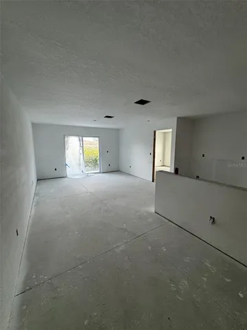 a view of empty room with window