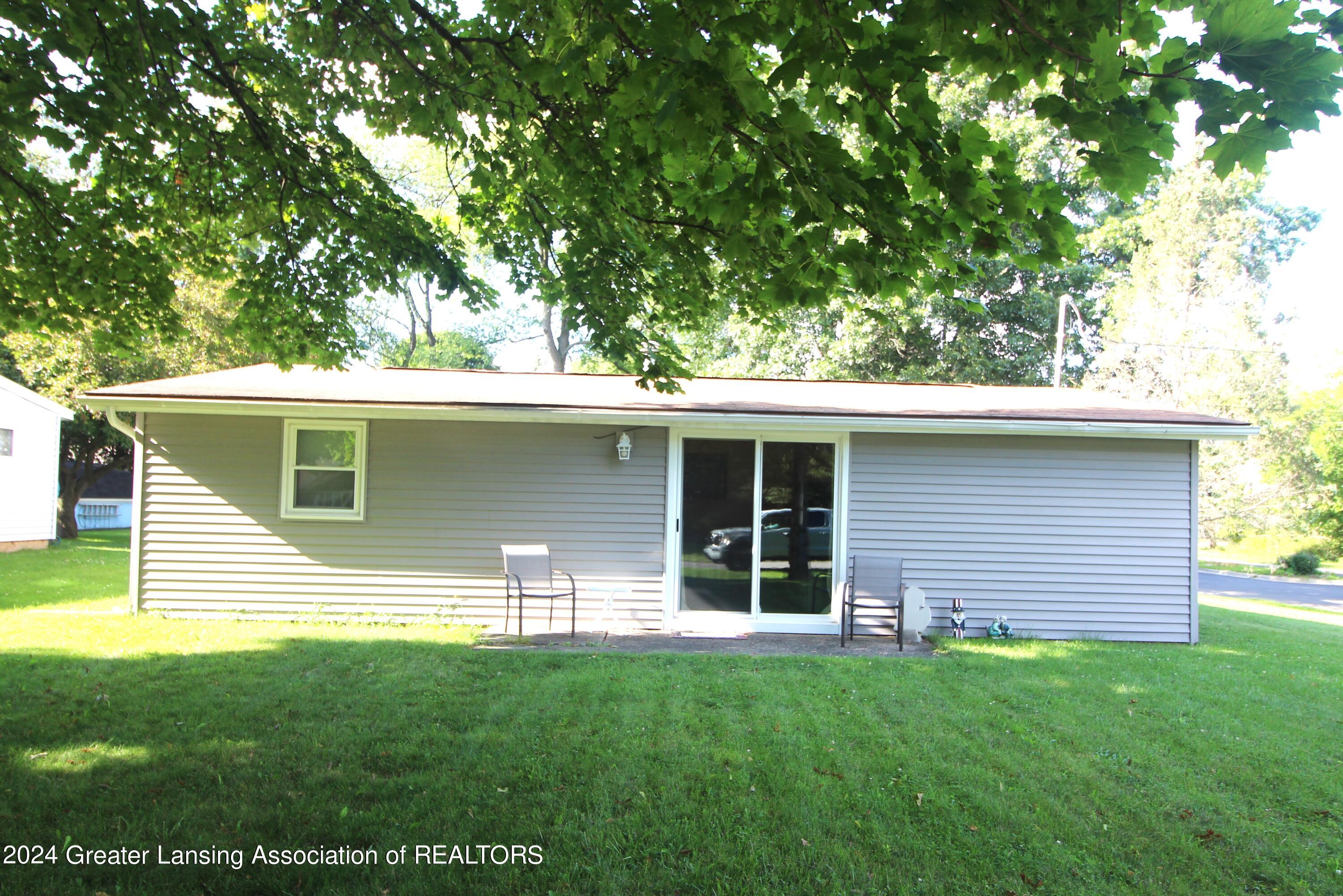 602 Cedarwood Street Dewitt, MI 48820 - Photo 2 of 24 cedar front