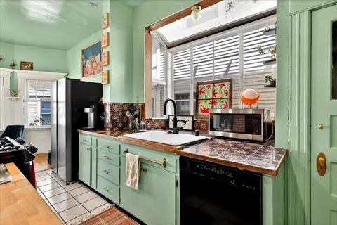 $889,000 | 2301 Capitol Avenue, Sacramento, CA 95816
