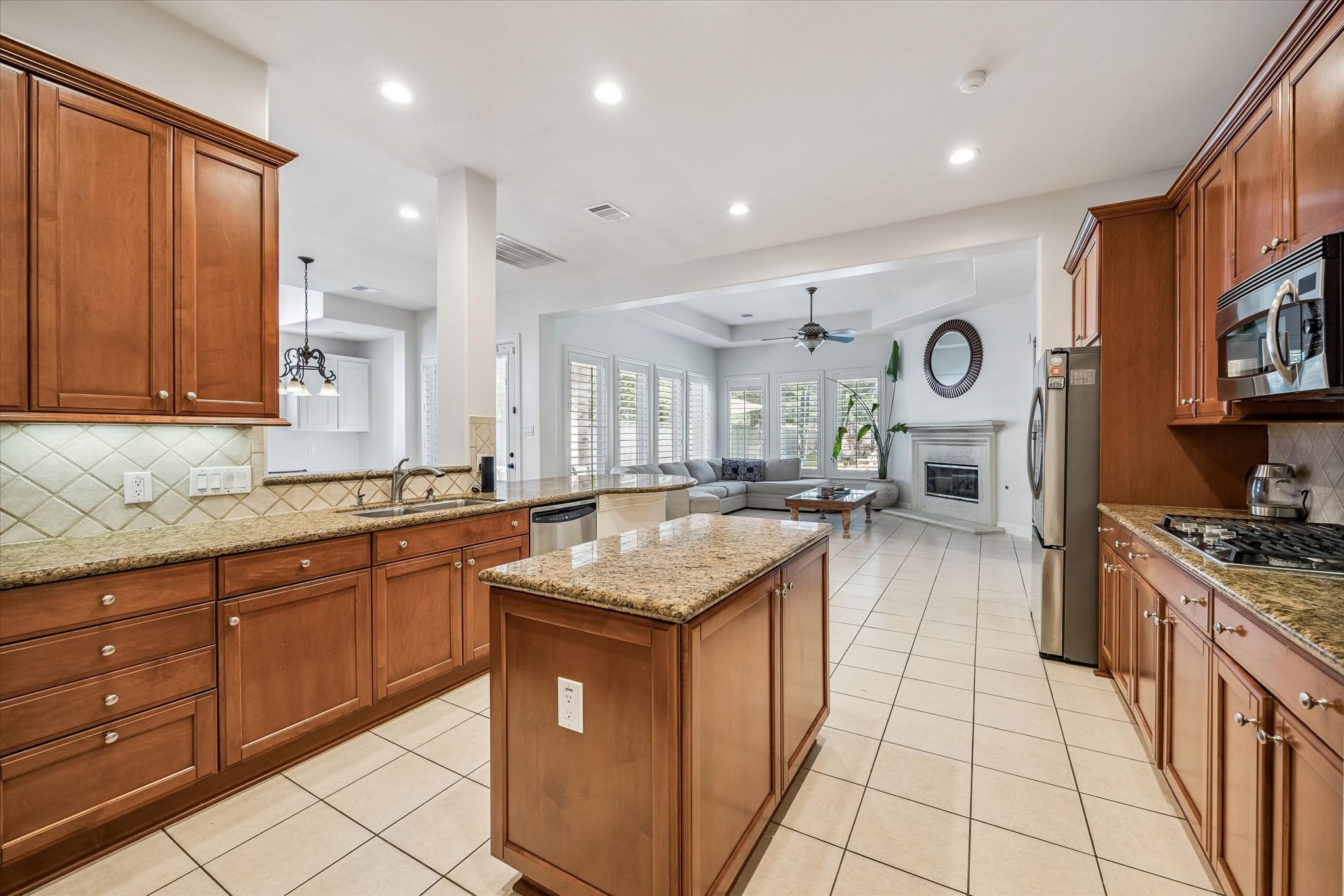 3047 Bonnebridge Way Boulevard Houston, TX 77082 - Photo 33 of 50 This gourmet kitchen features an open-concept layout with seamless access to the family room, perfect for entertaining while enjoying views of the backyard while preparing meals.