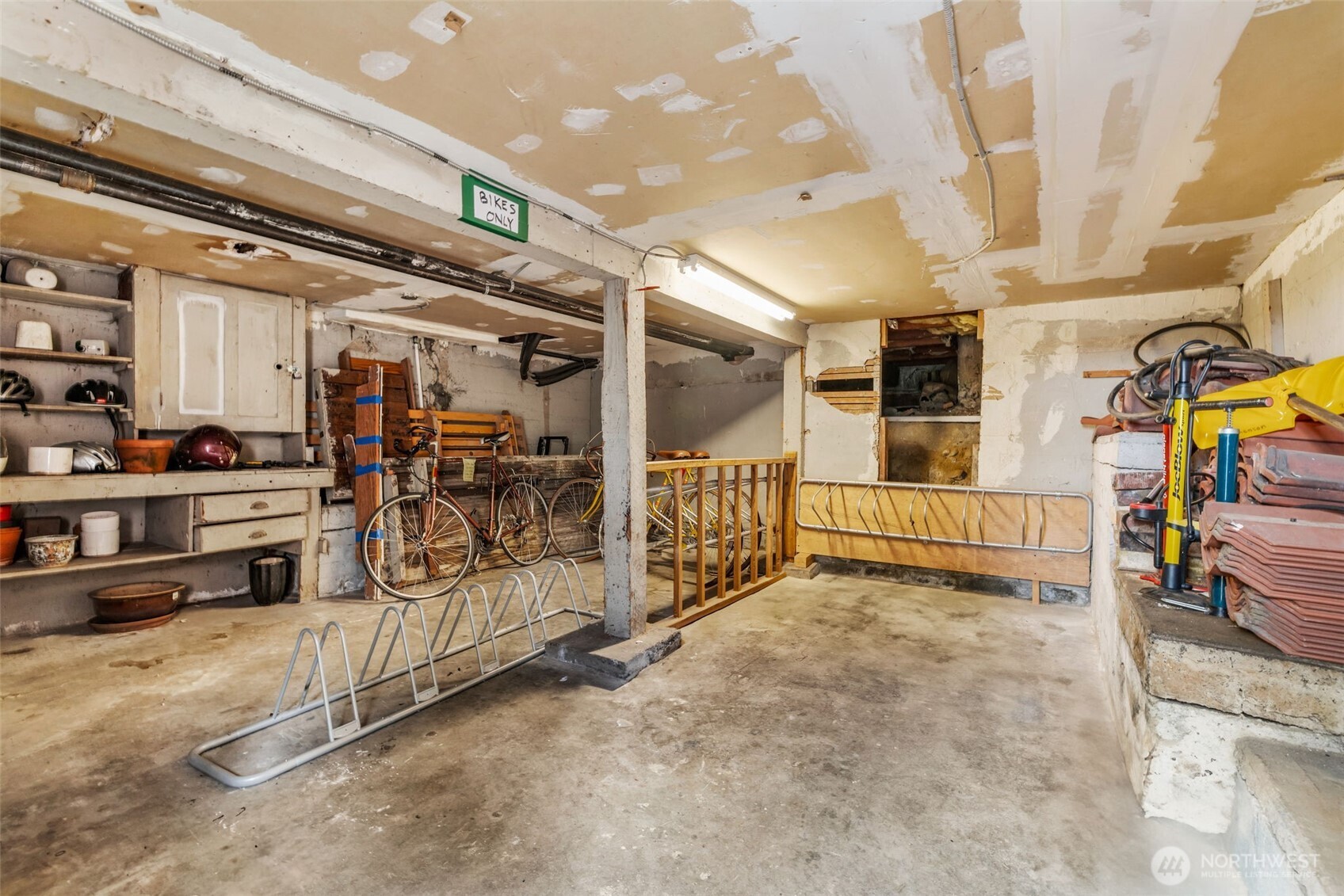 2915 Franklin Avenue East, Unit A Seattle, WA 98102 - Photo 23 of 34 a view of a garage with storage