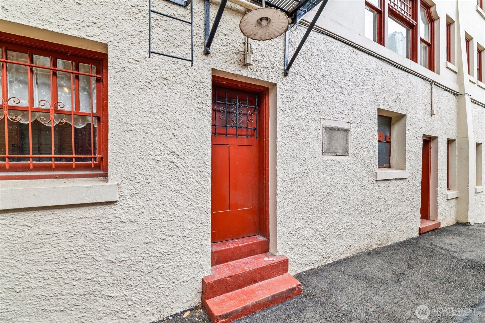 2915 Franklin Avenue East, Unit A Seattle, WA 98102 - Photo 24 of 34 a view of front door of house with a door