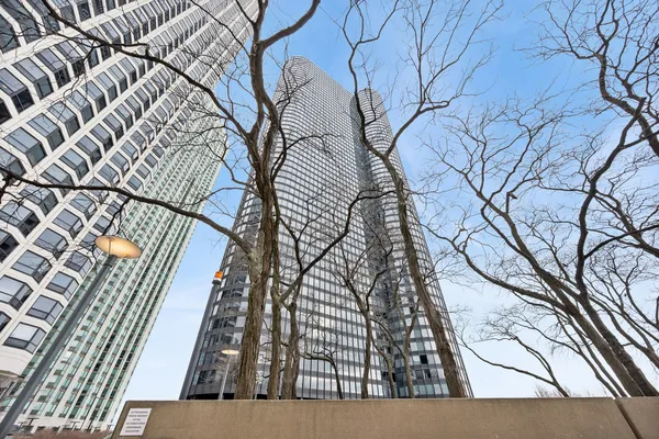 $339,000 | 155 North Harbor Drive, Unit 2605, Chicago, IL 60601