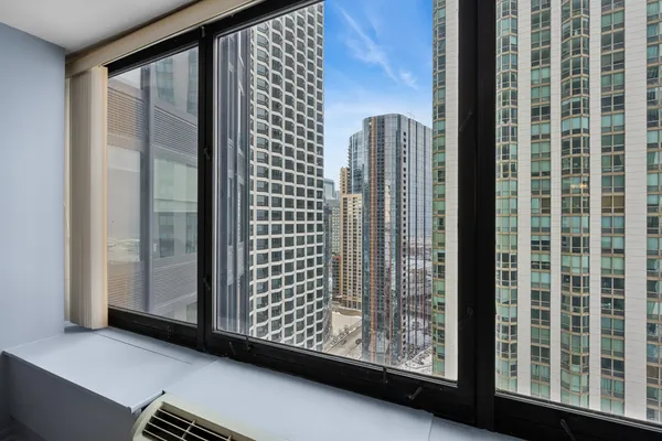 $339,000 | 155 North Harbor Drive, Unit 2605, Chicago, IL 60601