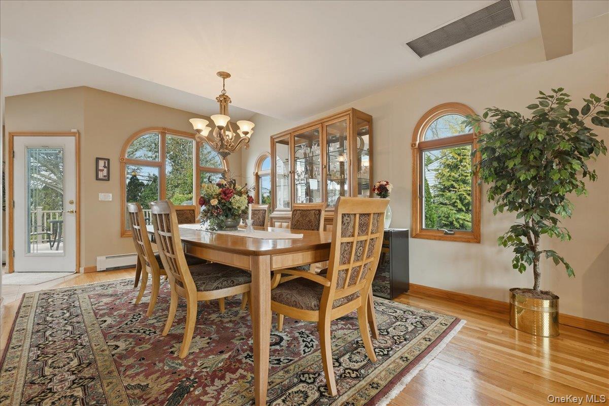 19 Keswick Lane Plainview, NY 11803 - Photo 11 of 50