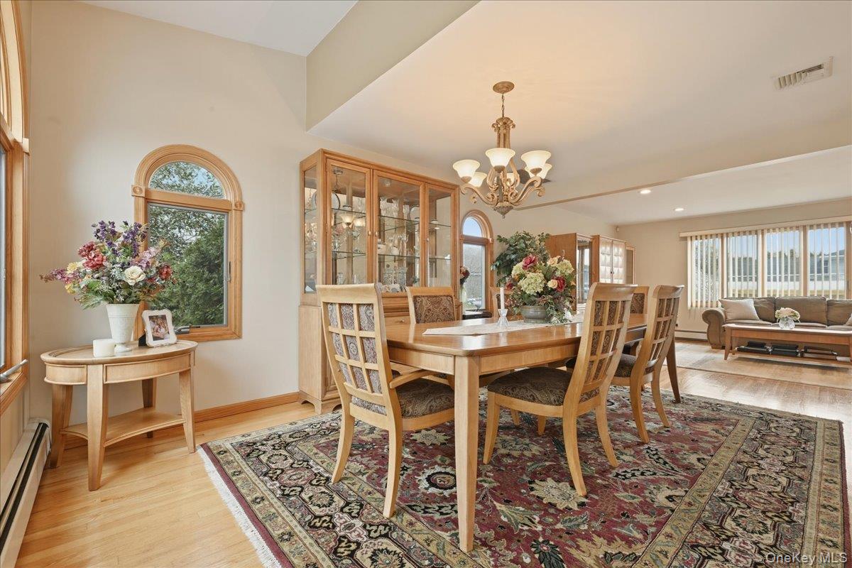 19 Keswick Lane Plainview, NY 11803 - Photo 13 of 50