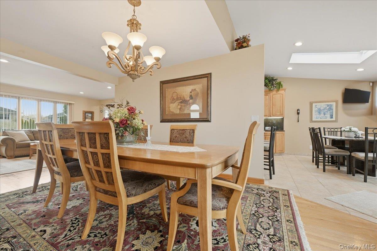 19 Keswick Lane Plainview, NY 11803 - Photo 14 of 50