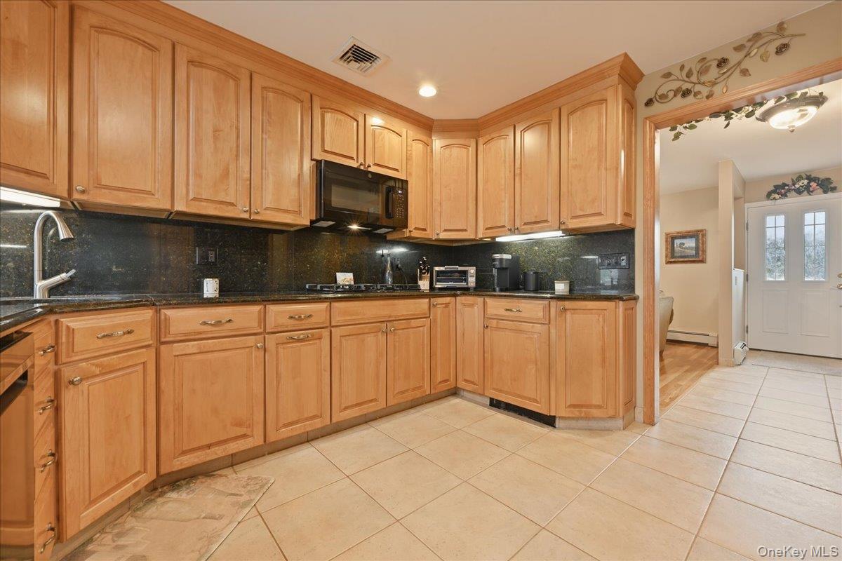 19 Keswick Lane Plainview, NY 11803 - Photo 15 of 50