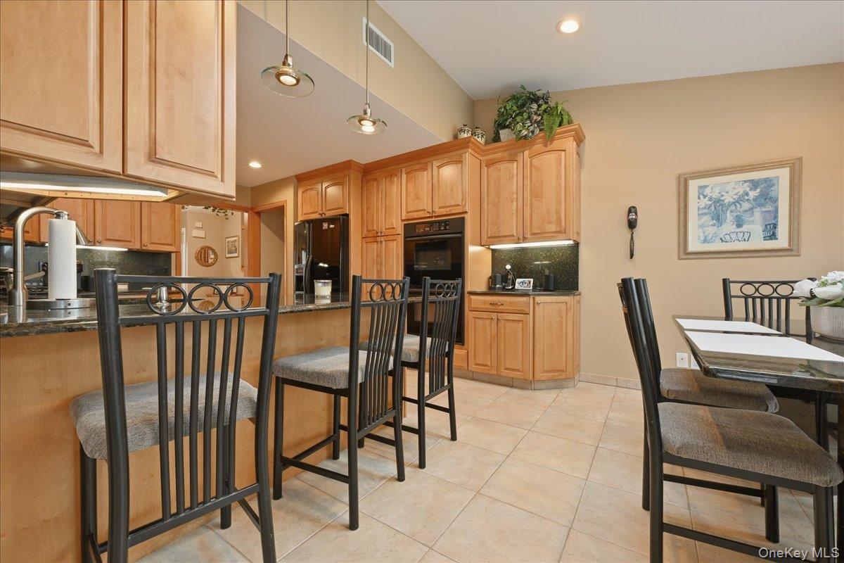 19 Keswick Lane Plainview, NY 11803 - Photo 18 of 50