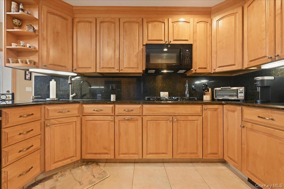 19 Keswick Lane Plainview, NY 11803 - Photo 20 of 50