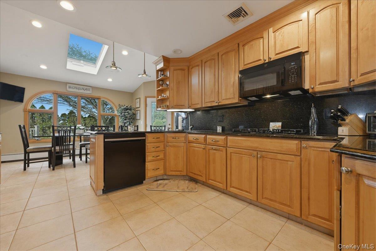 19 Keswick Lane Plainview, NY 11803 - Photo 21 of 50