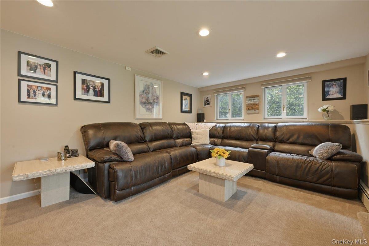 19 Keswick Lane Plainview, NY 11803 - Photo 23 of 50