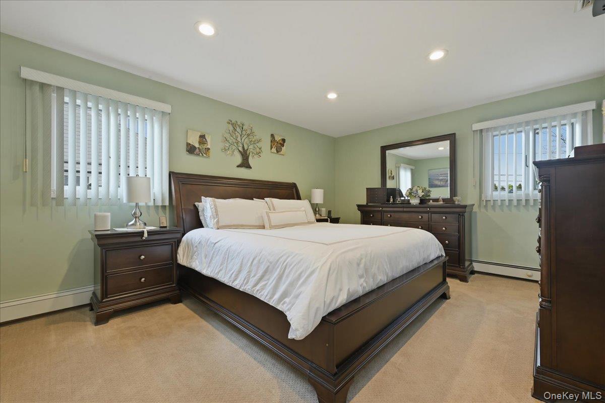 19 Keswick Lane Plainview, NY 11803 - Photo 26 of 50