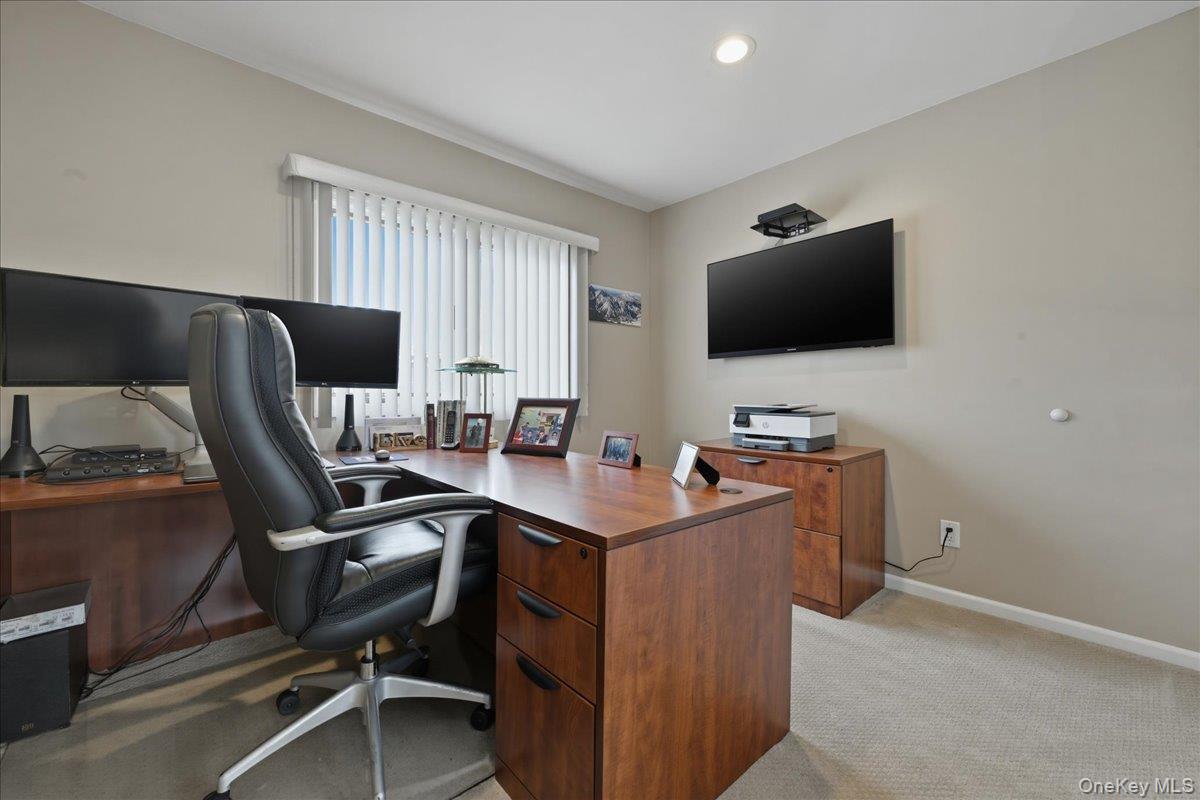 19 Keswick Lane Plainview, NY 11803 - Photo 30 of 50