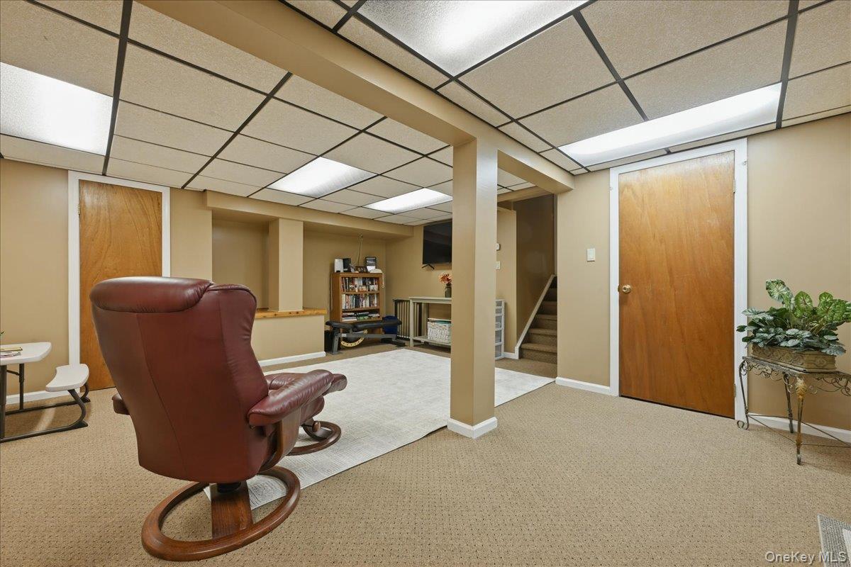 19 Keswick Lane Plainview, NY 11803 - Photo 35 of 50