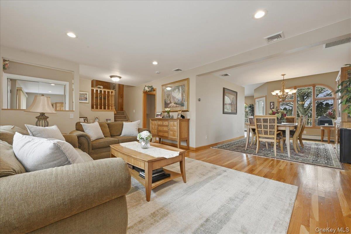 19 Keswick Lane Plainview, NY 11803 - Photo 10 of 50