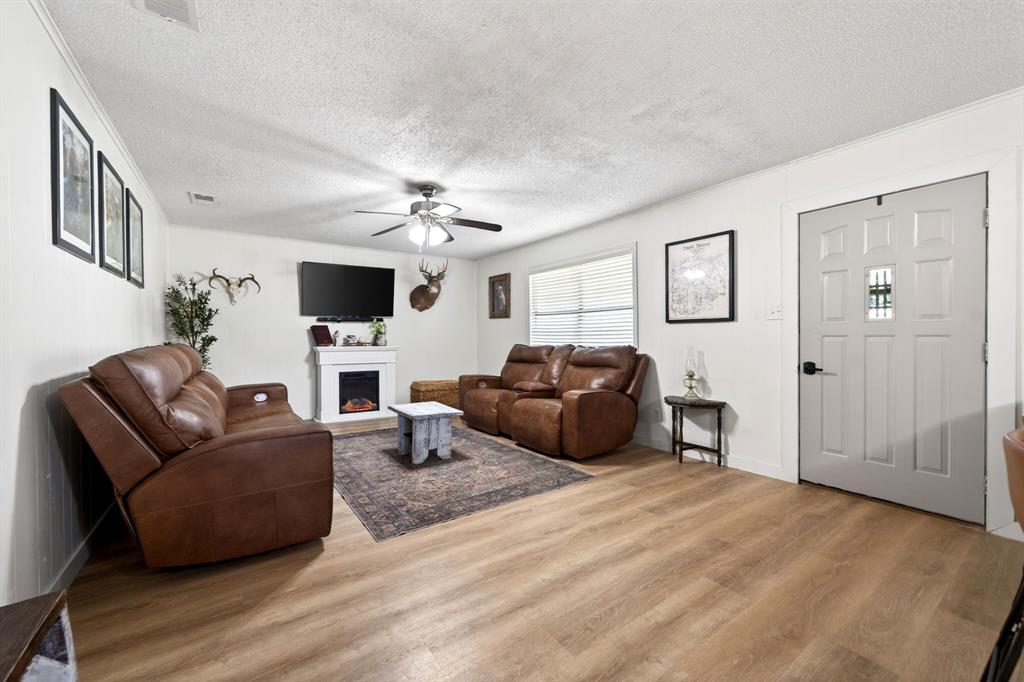 1334 Private Road Van, TX 75790 - Photo 11 of 32 Cozy living room perfect for downsizing or small families.