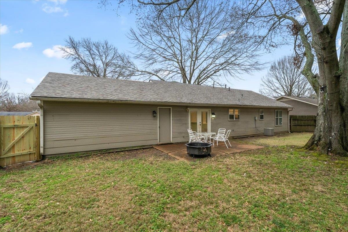 947 Hunters Retreat Drive Collierville, TN 38017 - Photo 19 of 24 a front view of a house with a garden and yard