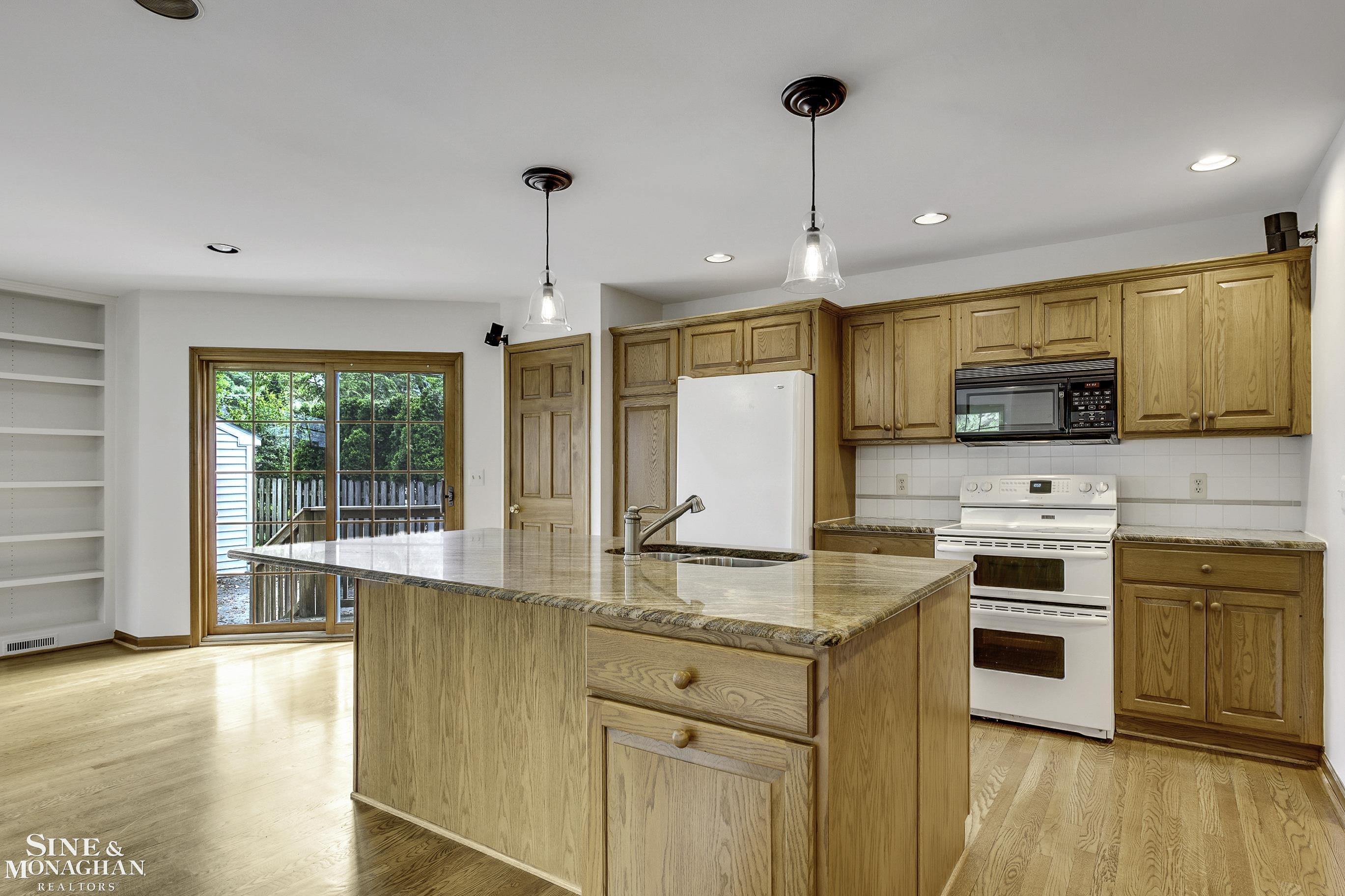 308 Merriweather Road Grosse Pointe Farms, MI 48236 - Photo 9 of 36