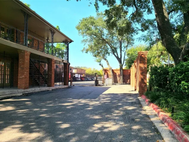 $995 | 11550 Chimney Rock Road, Unit 205, Houston, TX 77035