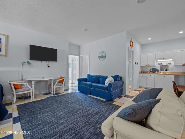 $1,400,000 | 9902 Colonel Hansen Court, Emerald Isle, NC 28594