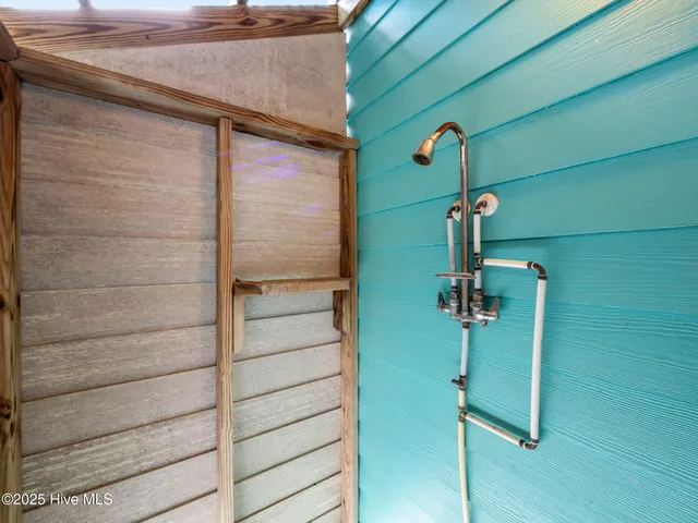 $1,400,000 | 9902 Colonel Hansen Court, Emerald Isle, NC 28594