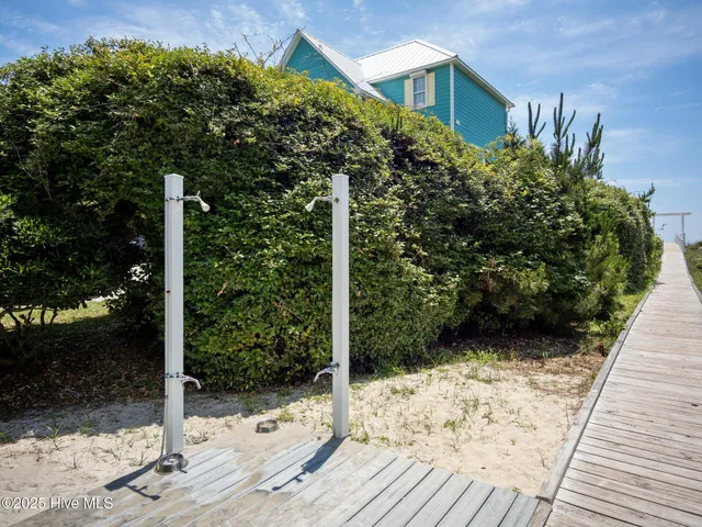 $1,400,000 | 9902 Colonel Hansen Court, Emerald Isle, NC 28594