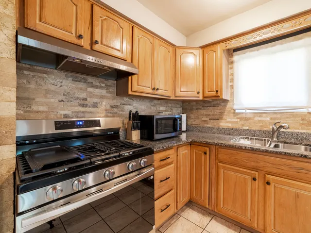 $205,000 | 17519 Community Street, Lansing, IL 60438