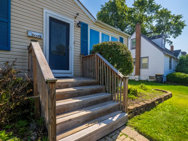 $205,000 | 17519 Community Street, Lansing, IL 60438