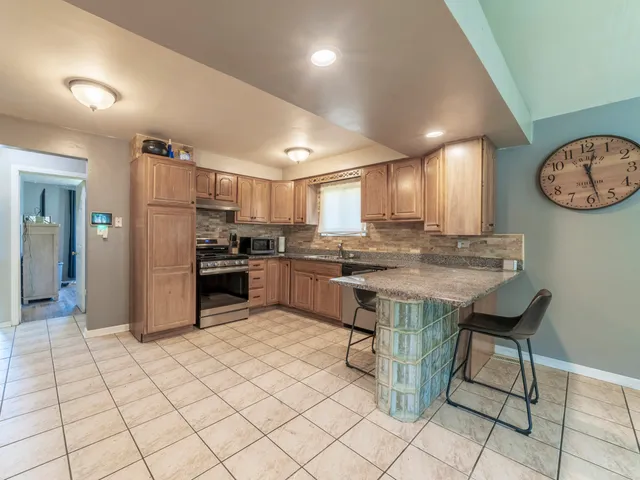 $205,000 | 17519 Community Street, Lansing, IL 60438