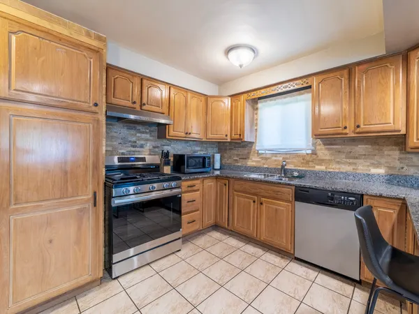 $198,000 | 17519 Community Street, Lansing, IL 60438