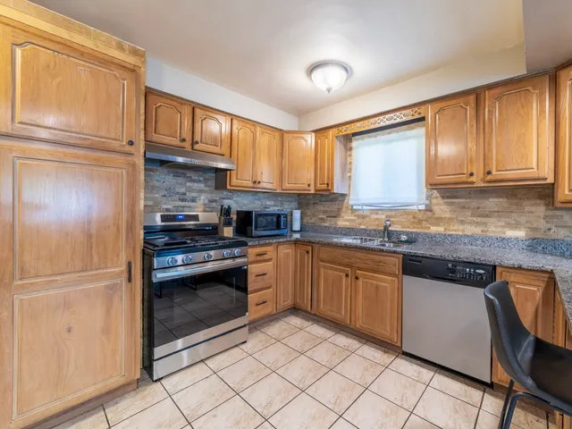 $205,000 | 17519 Community Street, Lansing, IL 60438