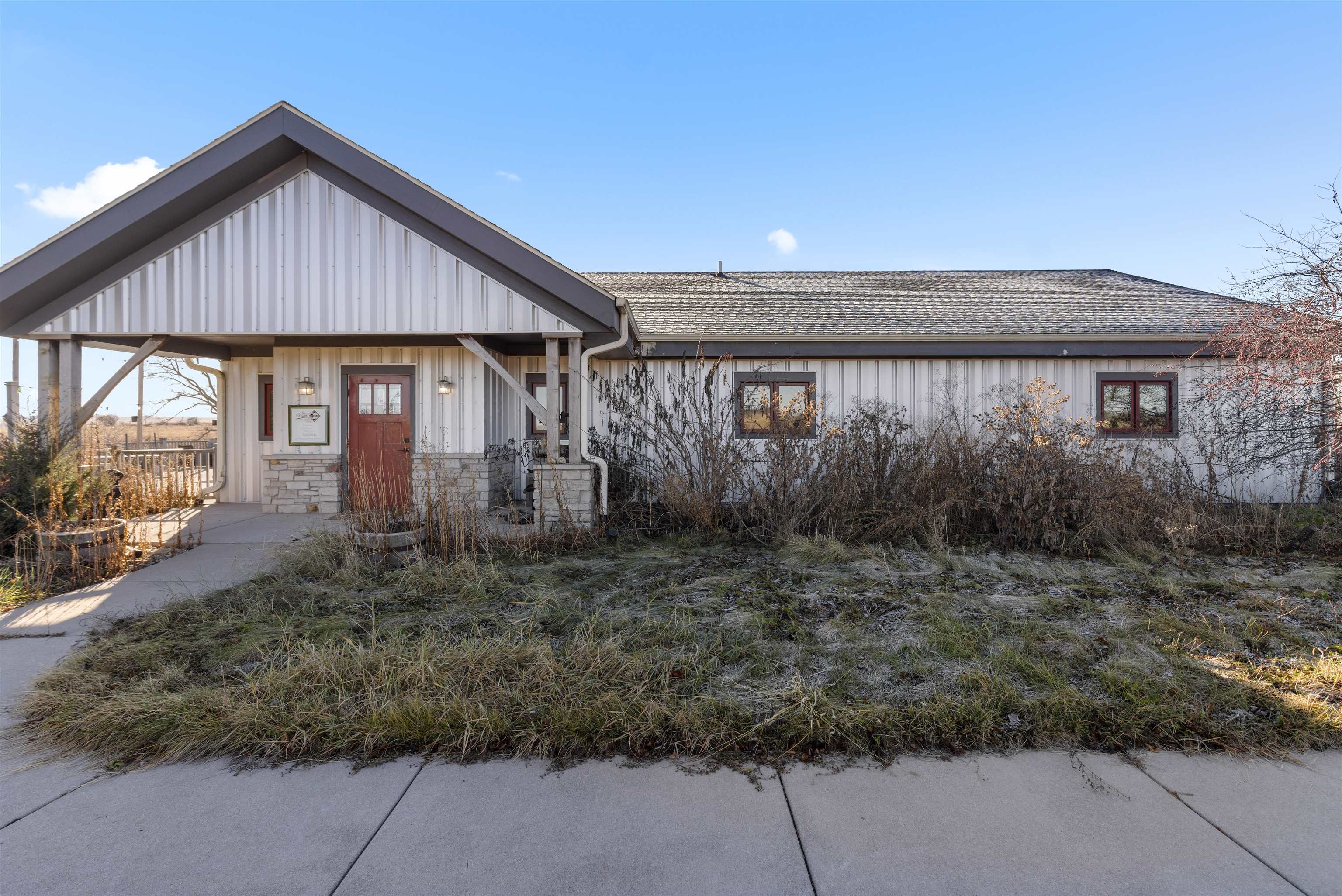 395 North Cedarville Road Freeport, IL 61032 - Photo 17 of 47 a backyard of a house