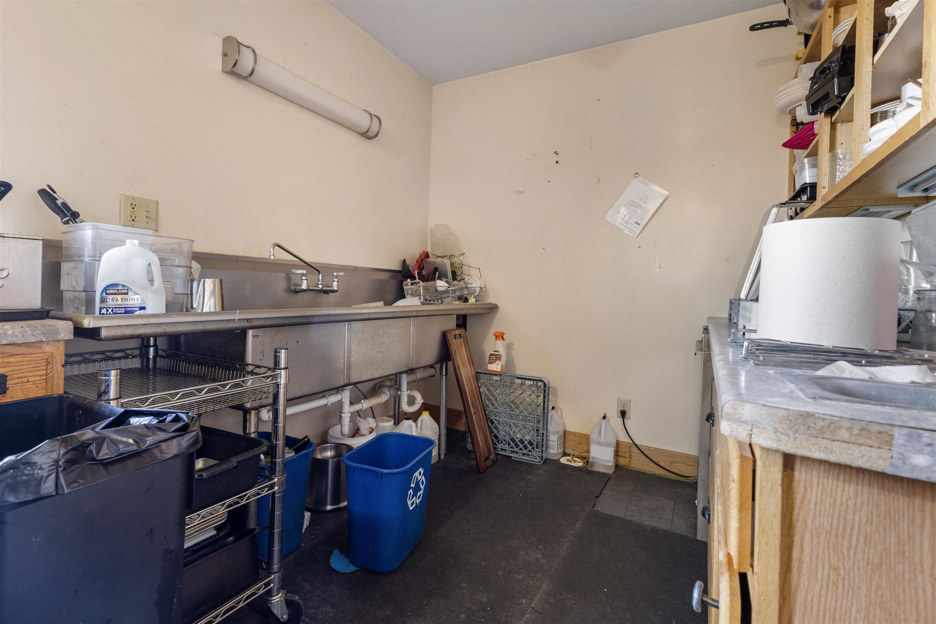 395 North Cedarville Road Freeport, IL 61032 - Photo 23 of 47 a room with furniture and a flat screen tv