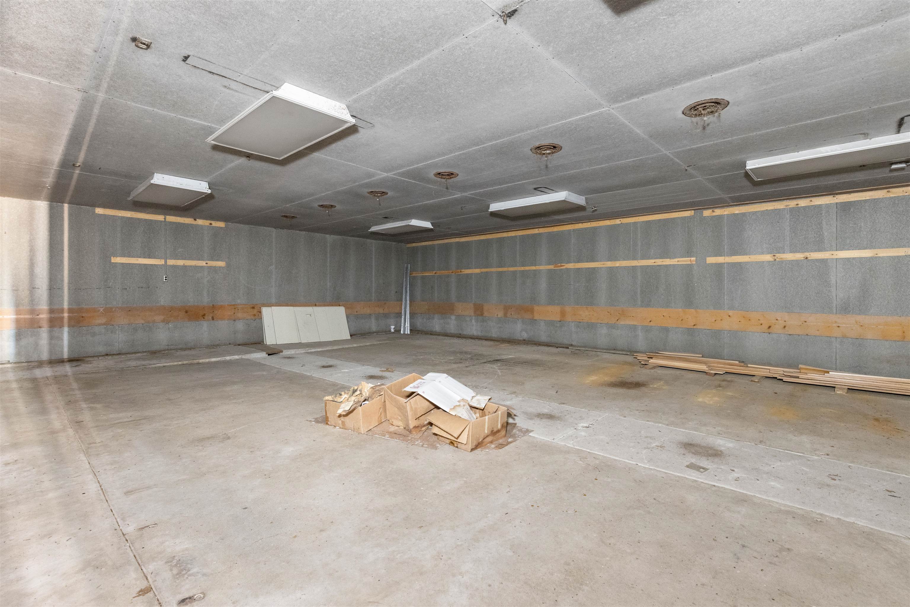 395 North Cedarville Road Freeport, IL 61032 - Photo 40 of 47 a view of a room with gym equipment