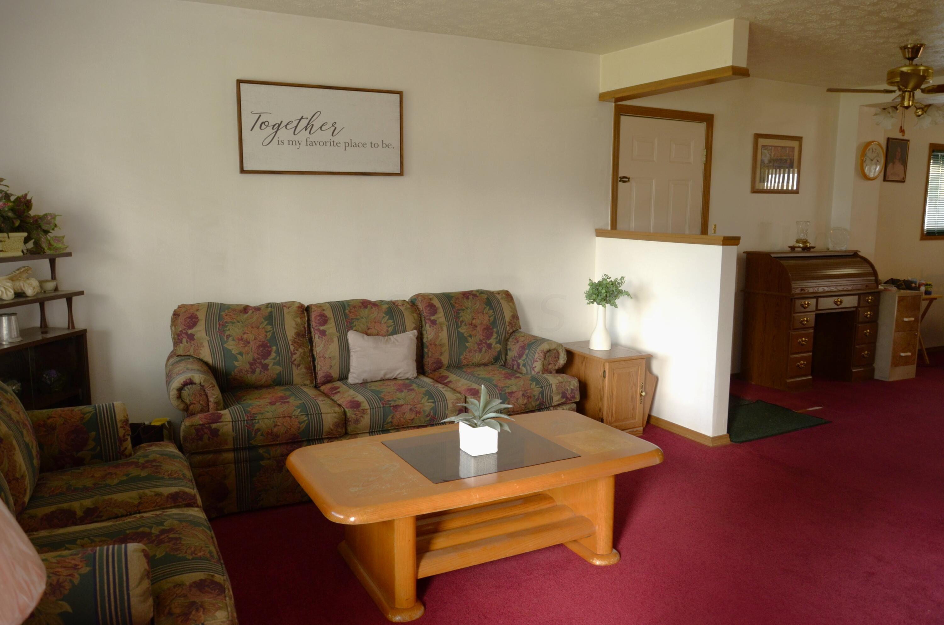 3288 Everson Road East Columbus, OH 43232 - Photo 4 of 23 Living Rm3