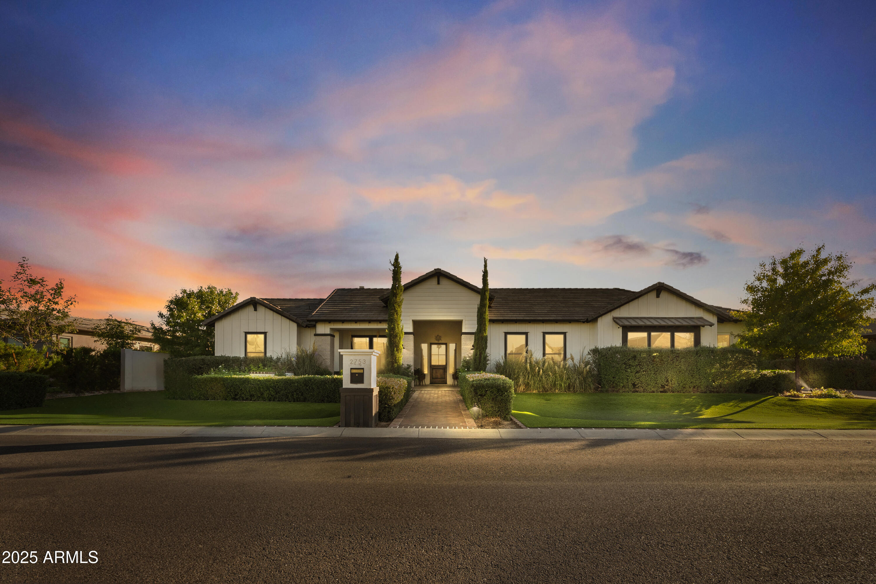 2753 East Hummingbird Way Gilbert, AZ 85297 - Photo 44 of 44 a front view of a house with garden