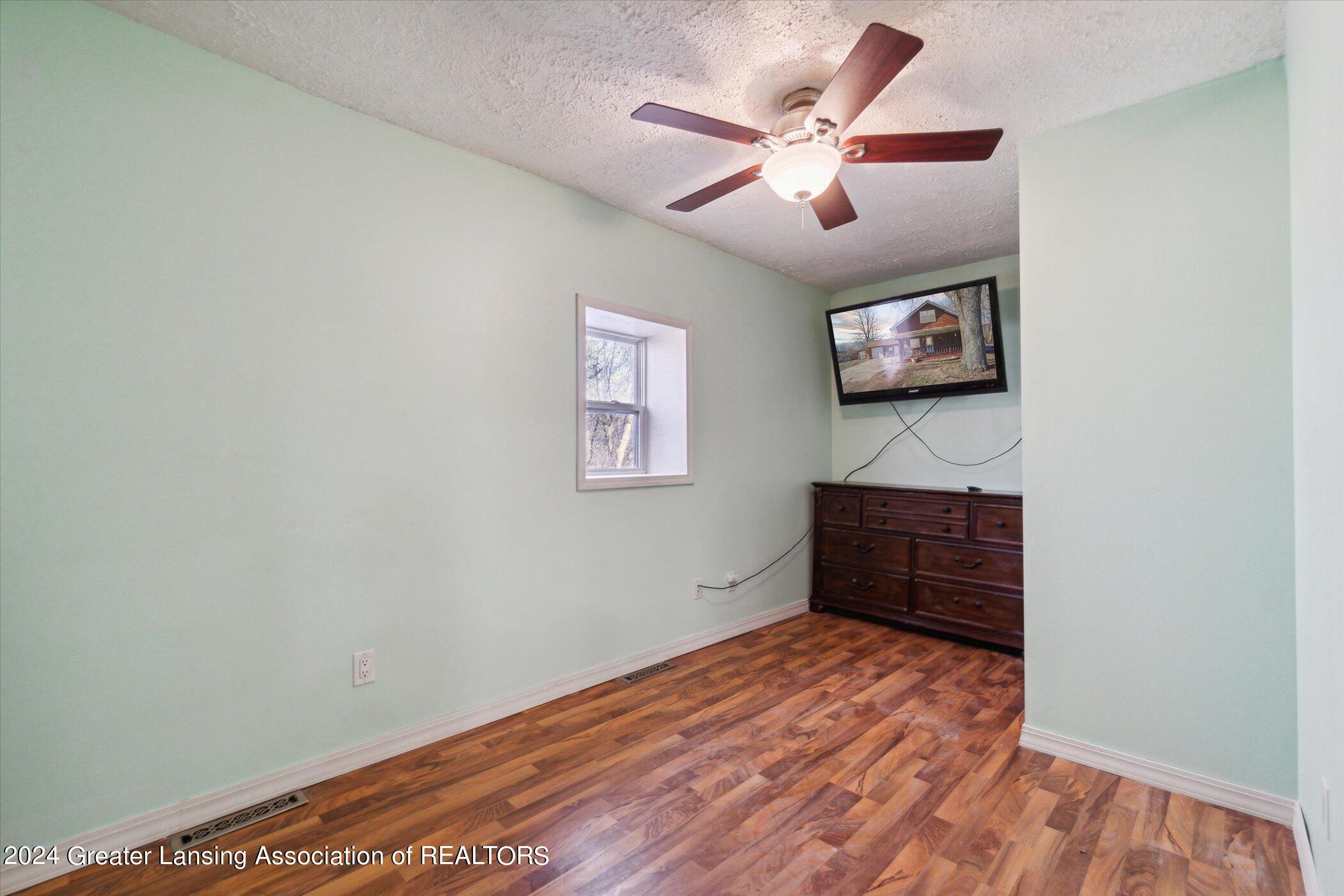 16910 Jones Lake Road Lansing, MI 48906 - Photo 19 of 35 23-16910-Jones-Lake-Rd-Lansing-MI-48906-
