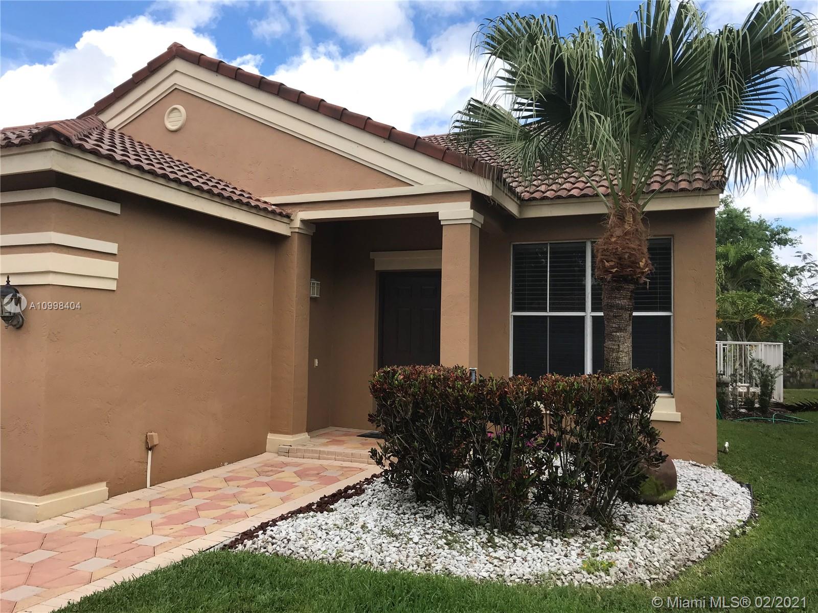 939 Falling Water Road Weston, FL 33326 - Photo 4 of 69