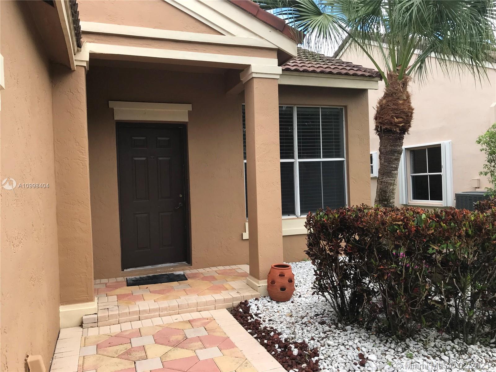 939 Falling Water Road Weston, FL 33326 - Photo 5 of 69