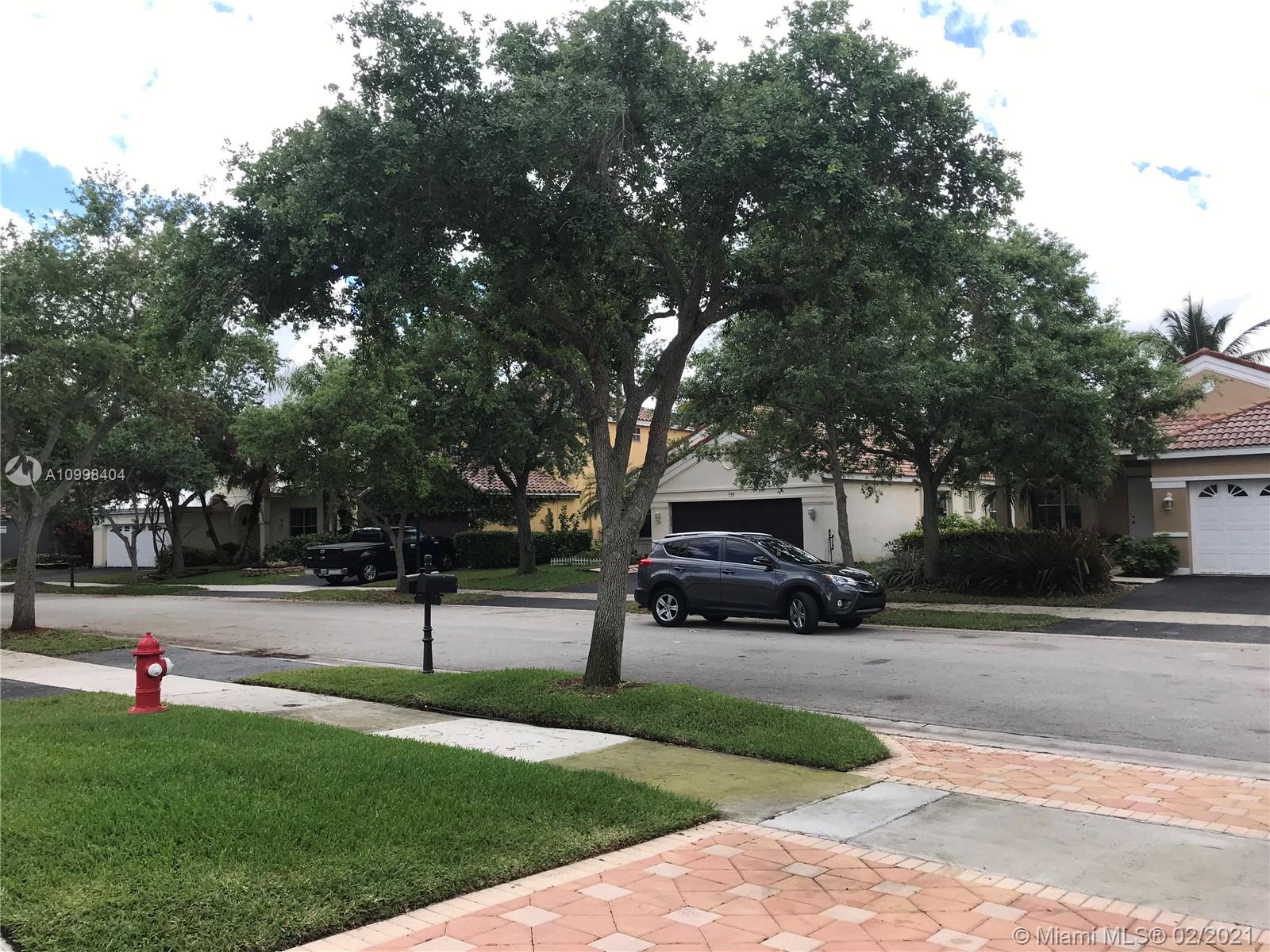 939 Falling Water Road Weston, FL 33326 - Photo 8 of 69