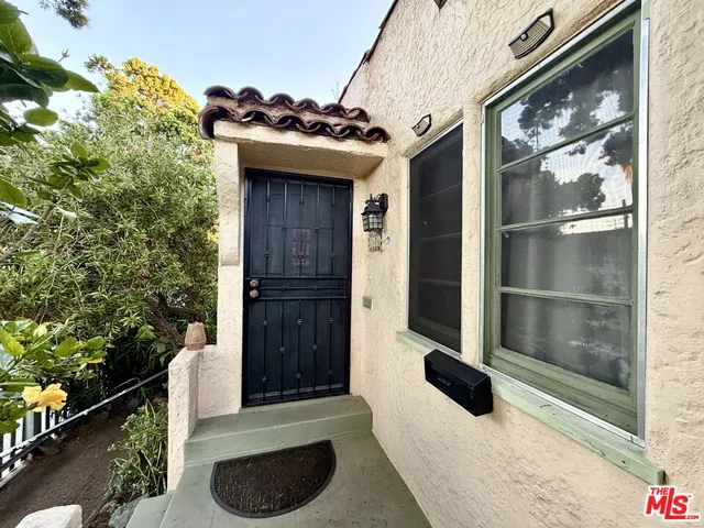 a view of entryway front of house