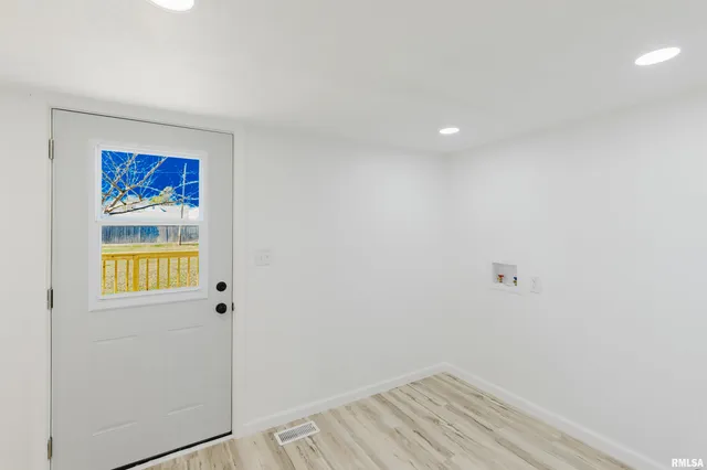 $170,000 | 1012 North Logan Street, Marion, IL 62959