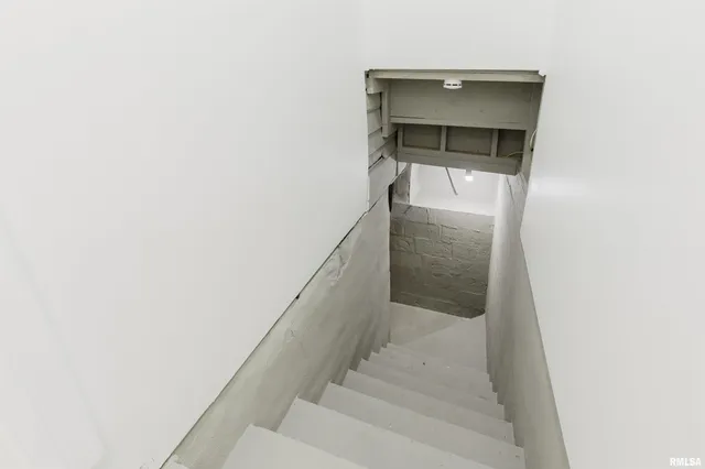 $170,000 | 1012 North Logan Street, Marion, IL 62959